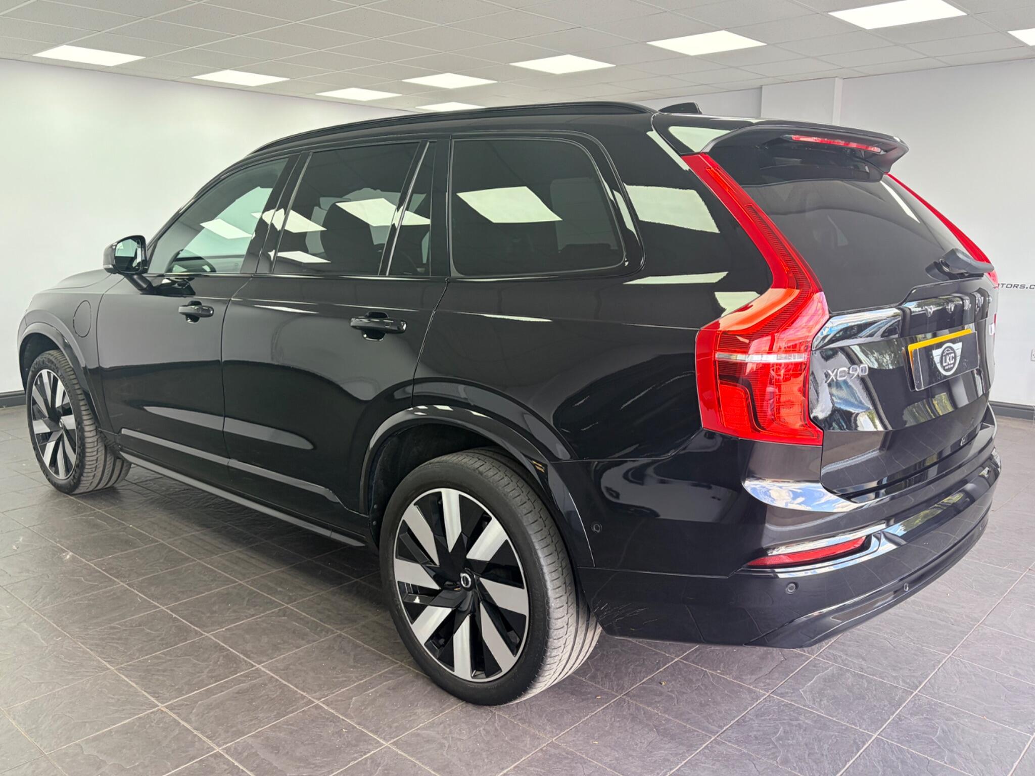Volvo XC90 view 4