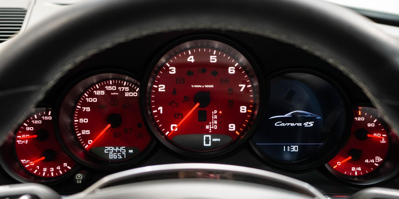 Porsche 911 view 39