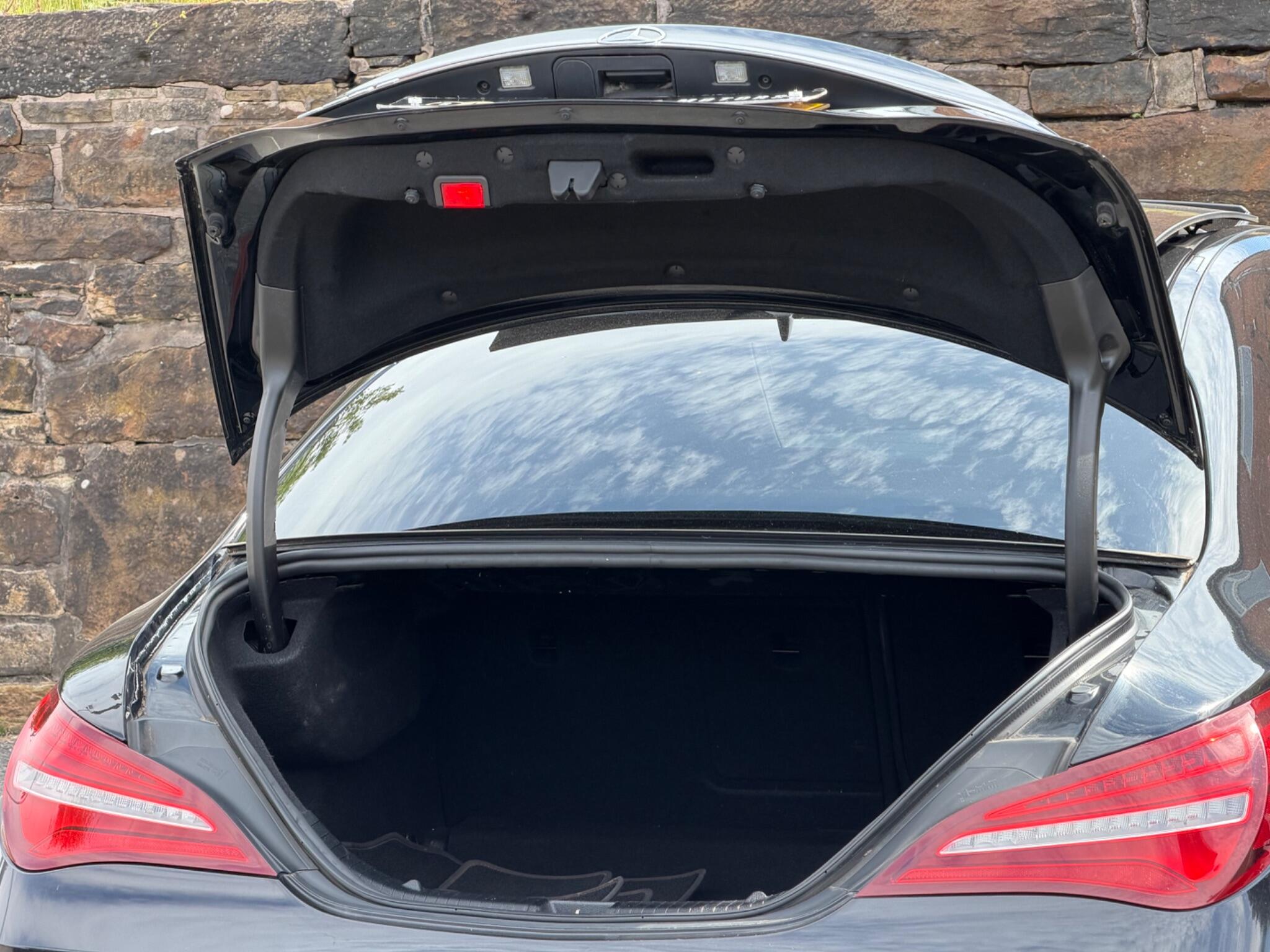 Mercedes-Benz Cla view 23