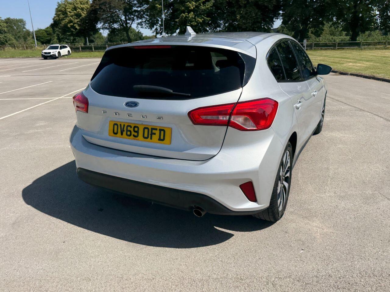 Ford Focus view 32