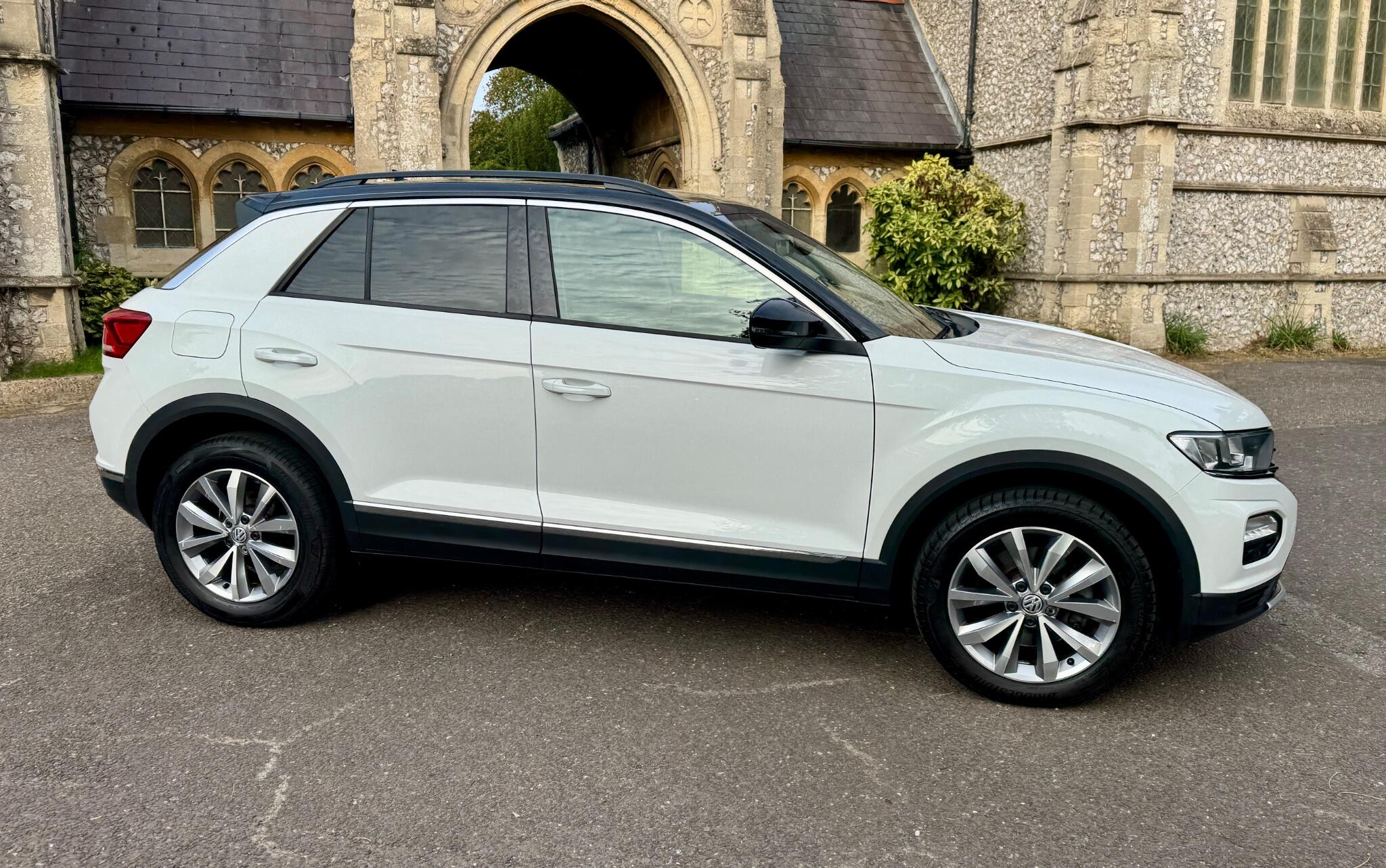 Volkswagen T-Roc view 15
