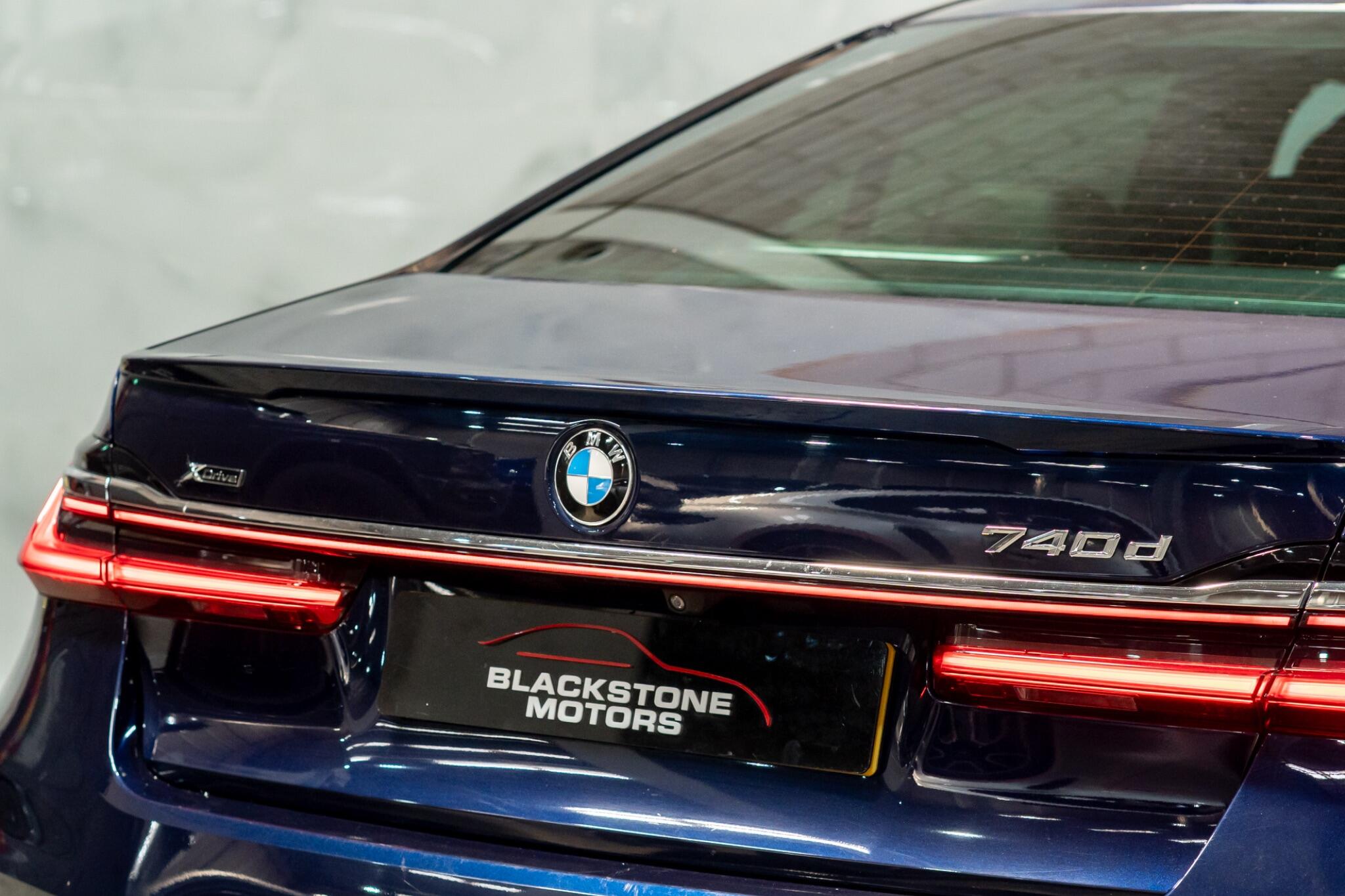 BMW 7 Series view 39