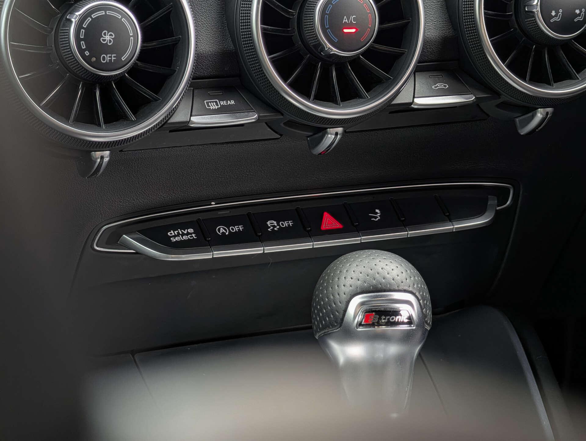 Audi TT view 34