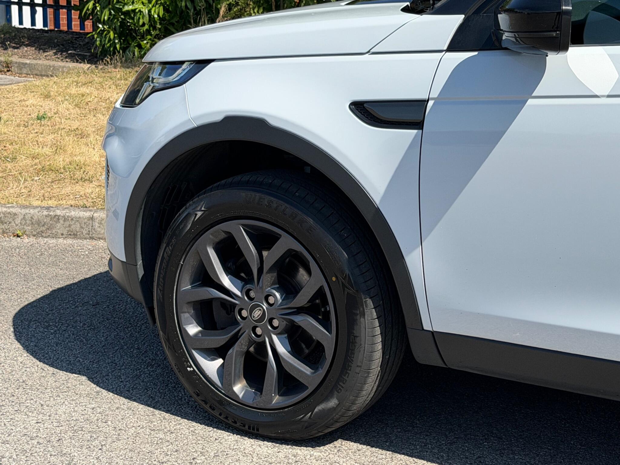Land Rover Discovery Sport view 26