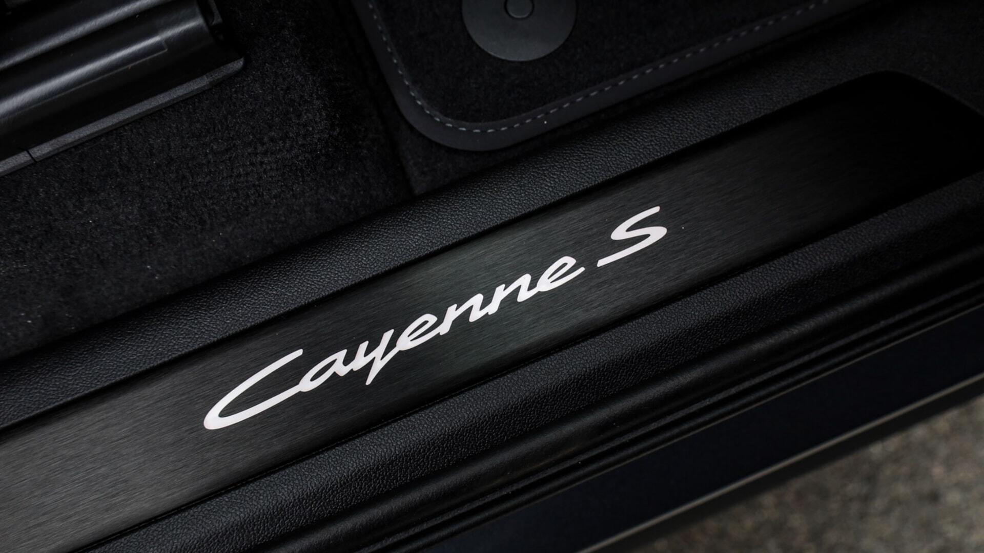 Porsche Cayenne view 31