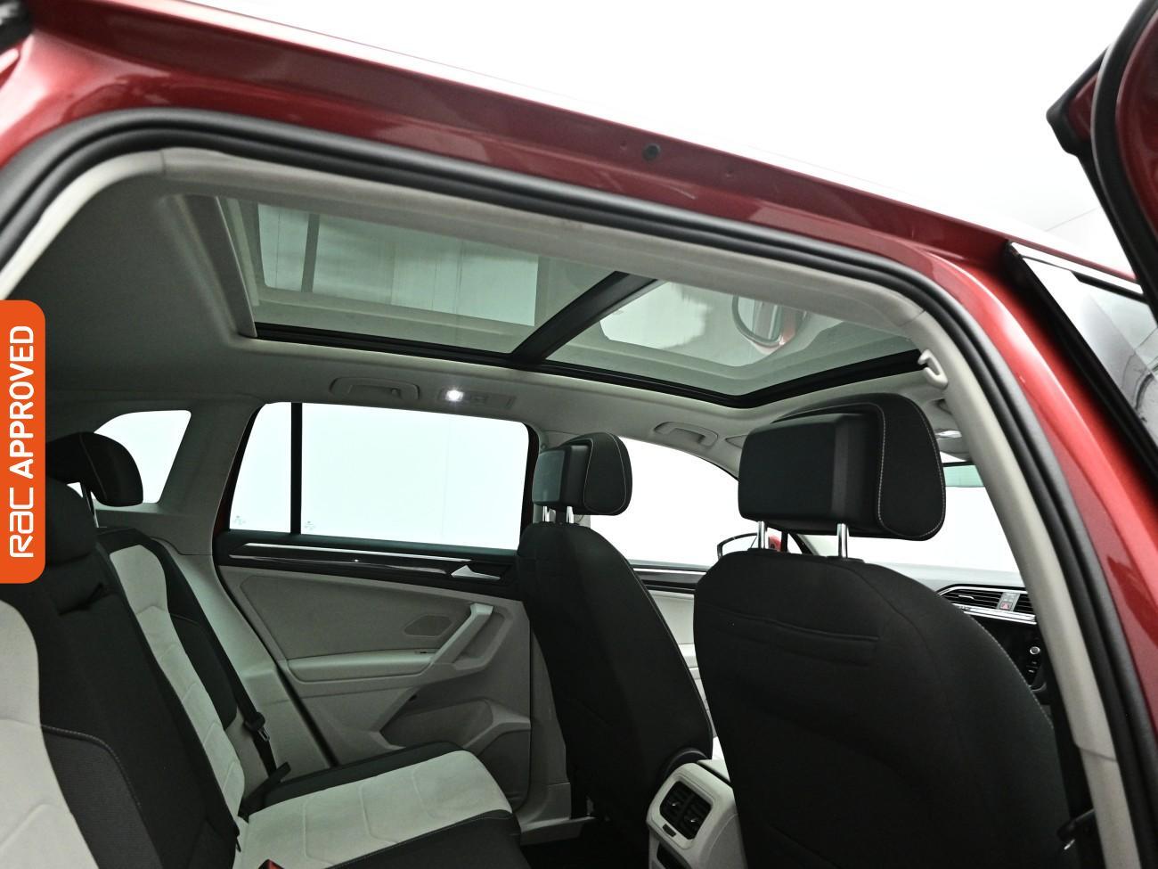 Volkswagen Tiguan view 3