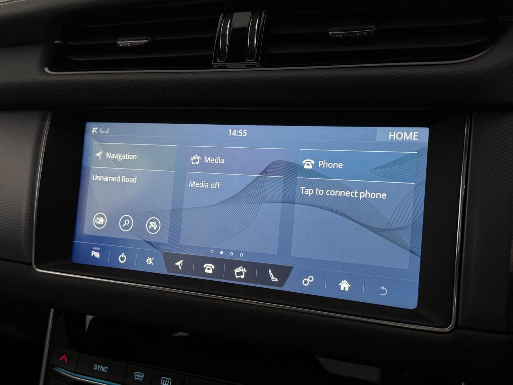 Jaguar XF view 22