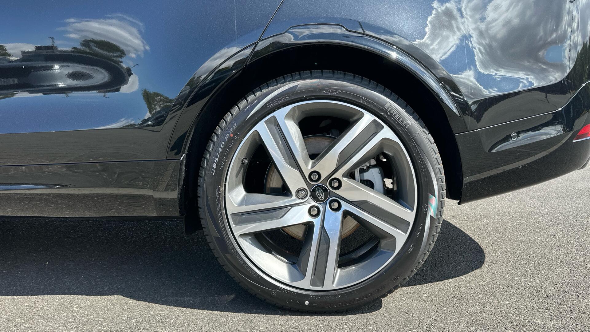 Land Rover Discovery view 18