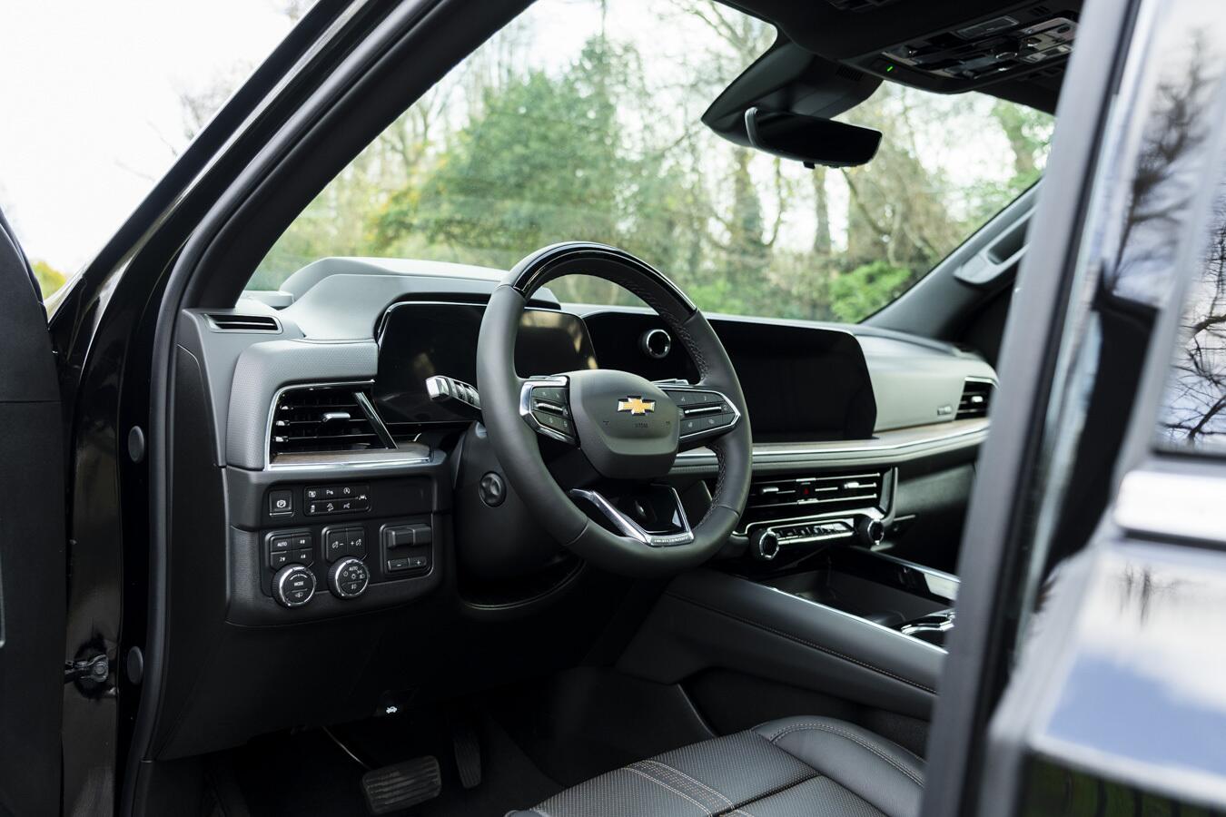 Chevrolet Suburban view 27