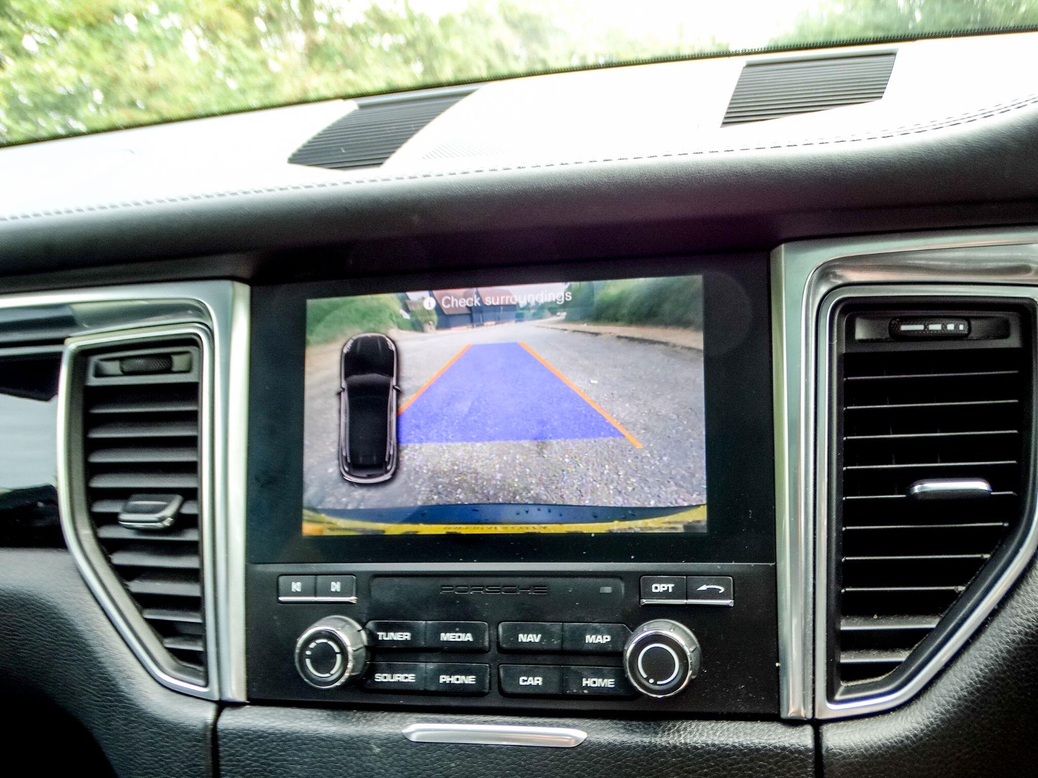 Porsche Macan view 20