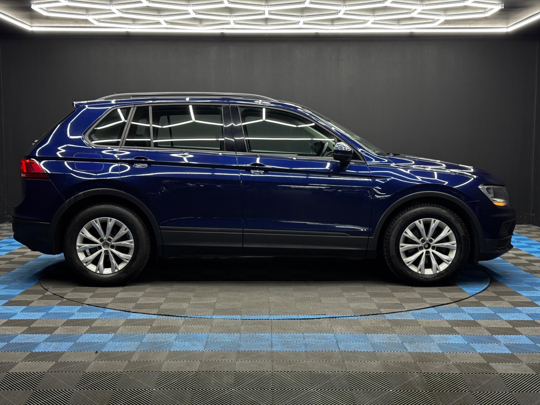 Volkswagen Tiguan view 4