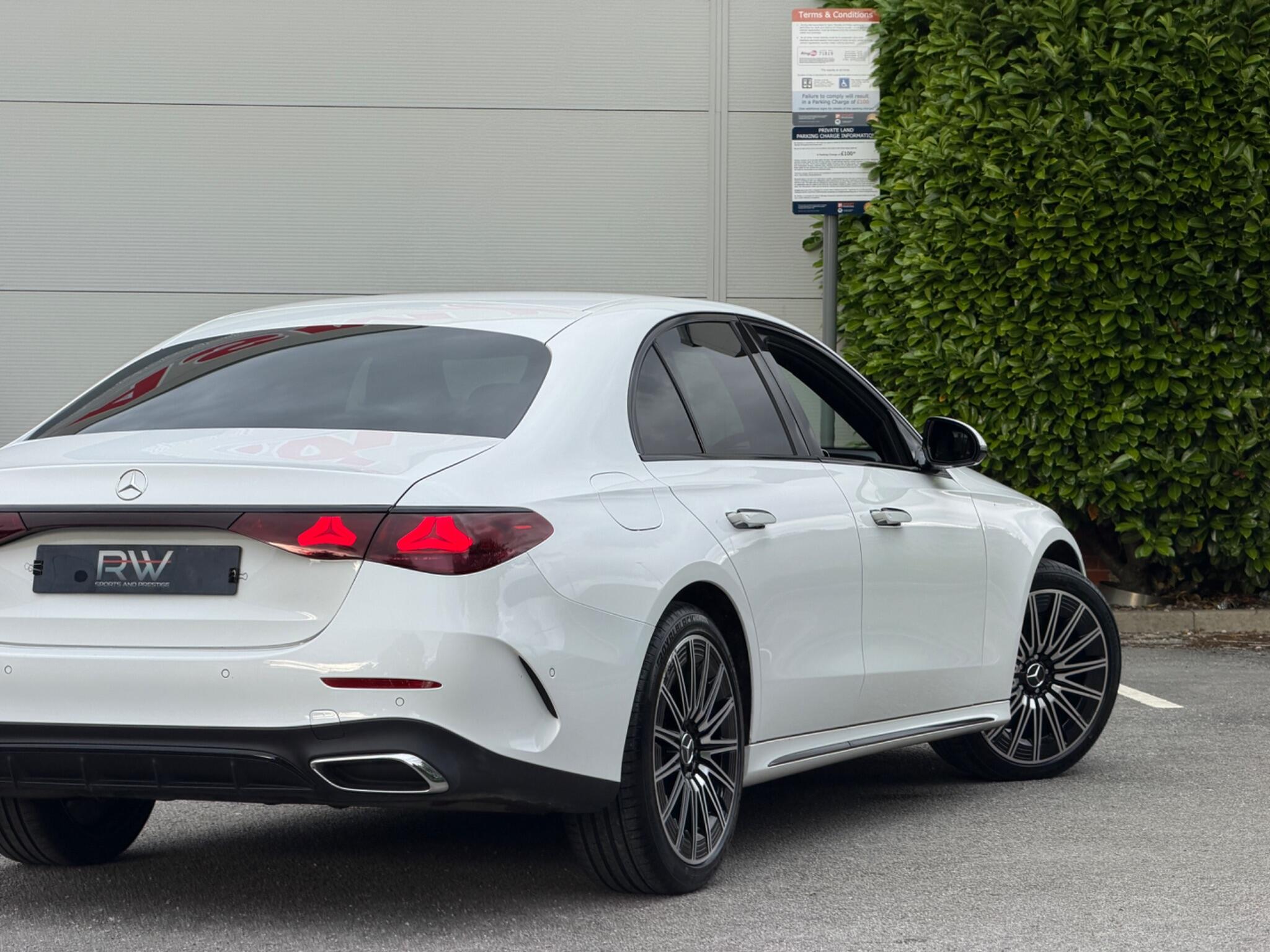 Mercedes-Benz E Class view 26