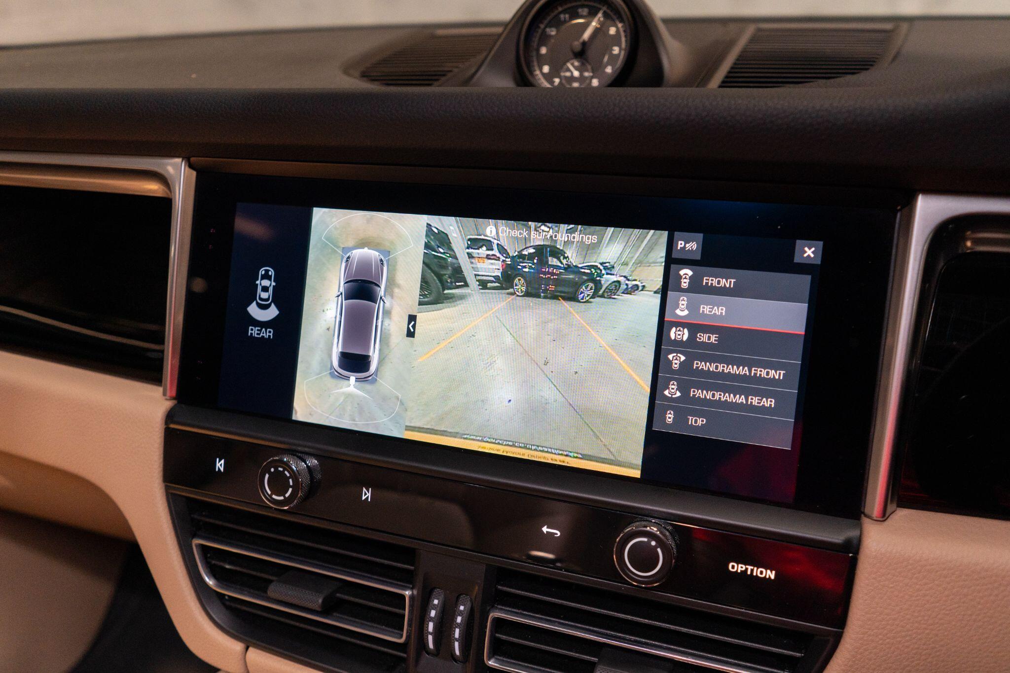 Porsche Macan view 21