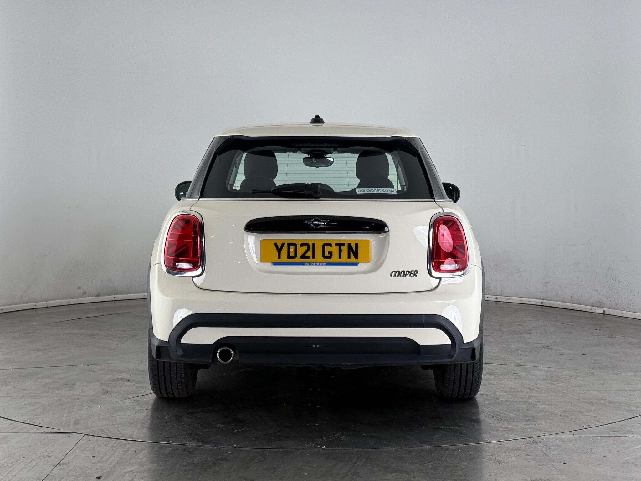 Mini Hatch view 9