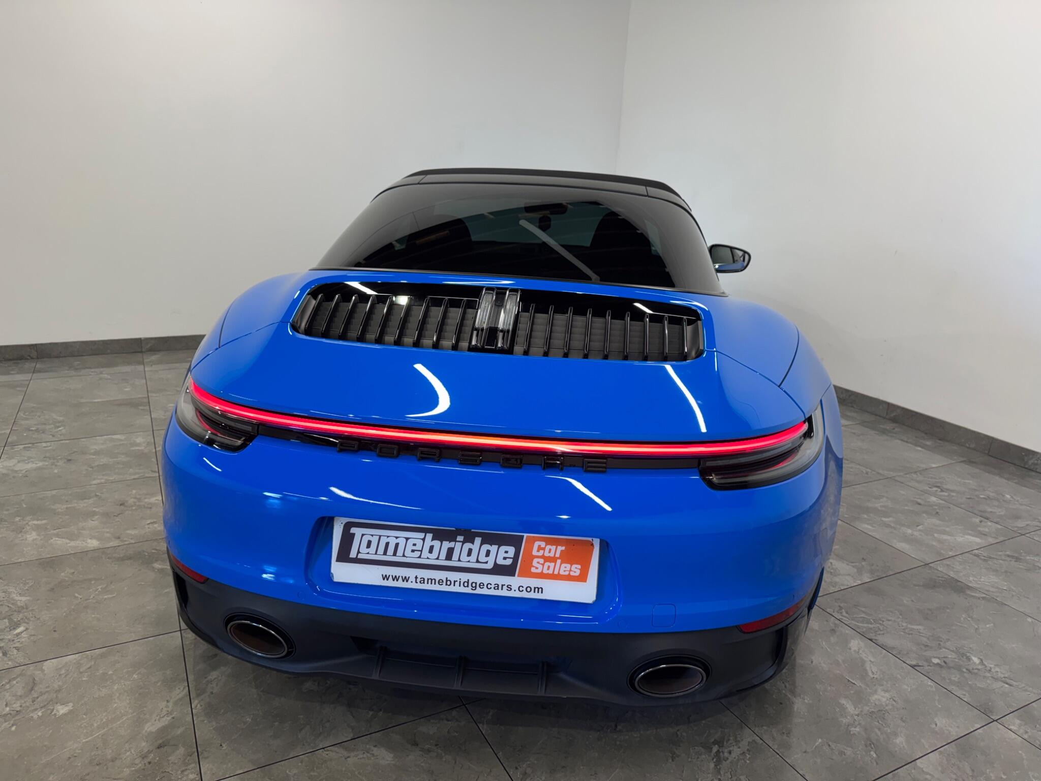 Porsche 911 view 8