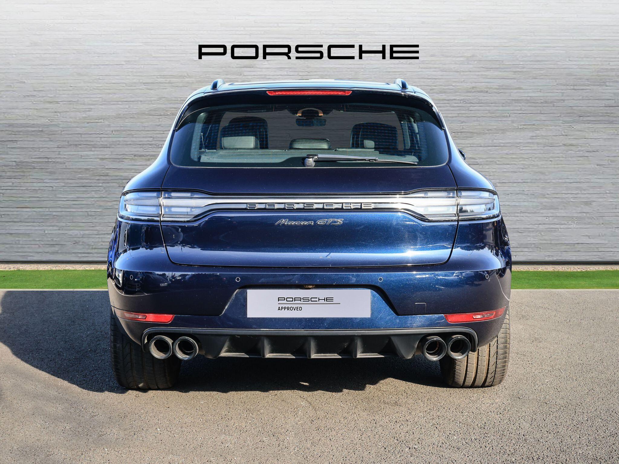Porsche Macan view 34