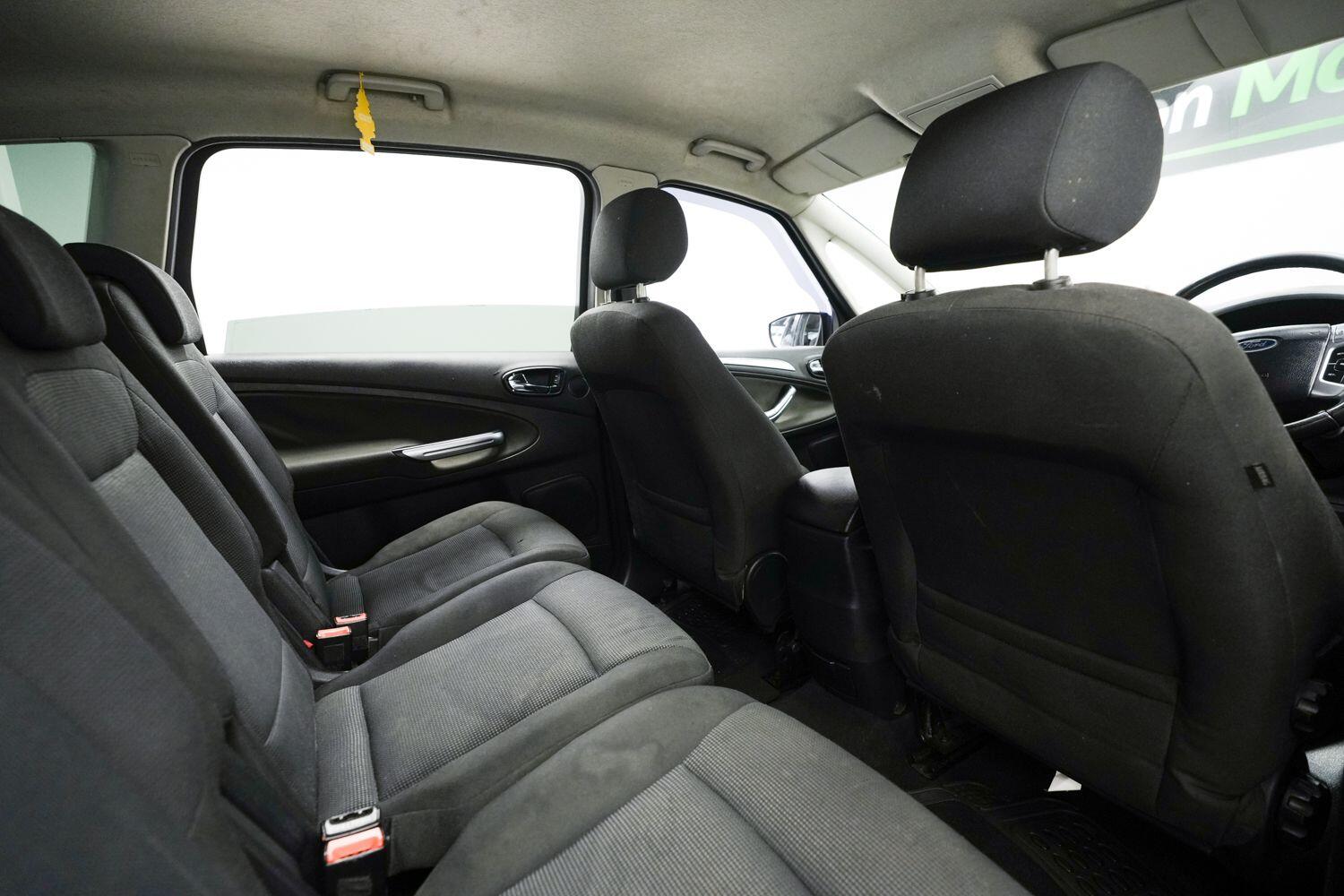 Ford S-Max view 14