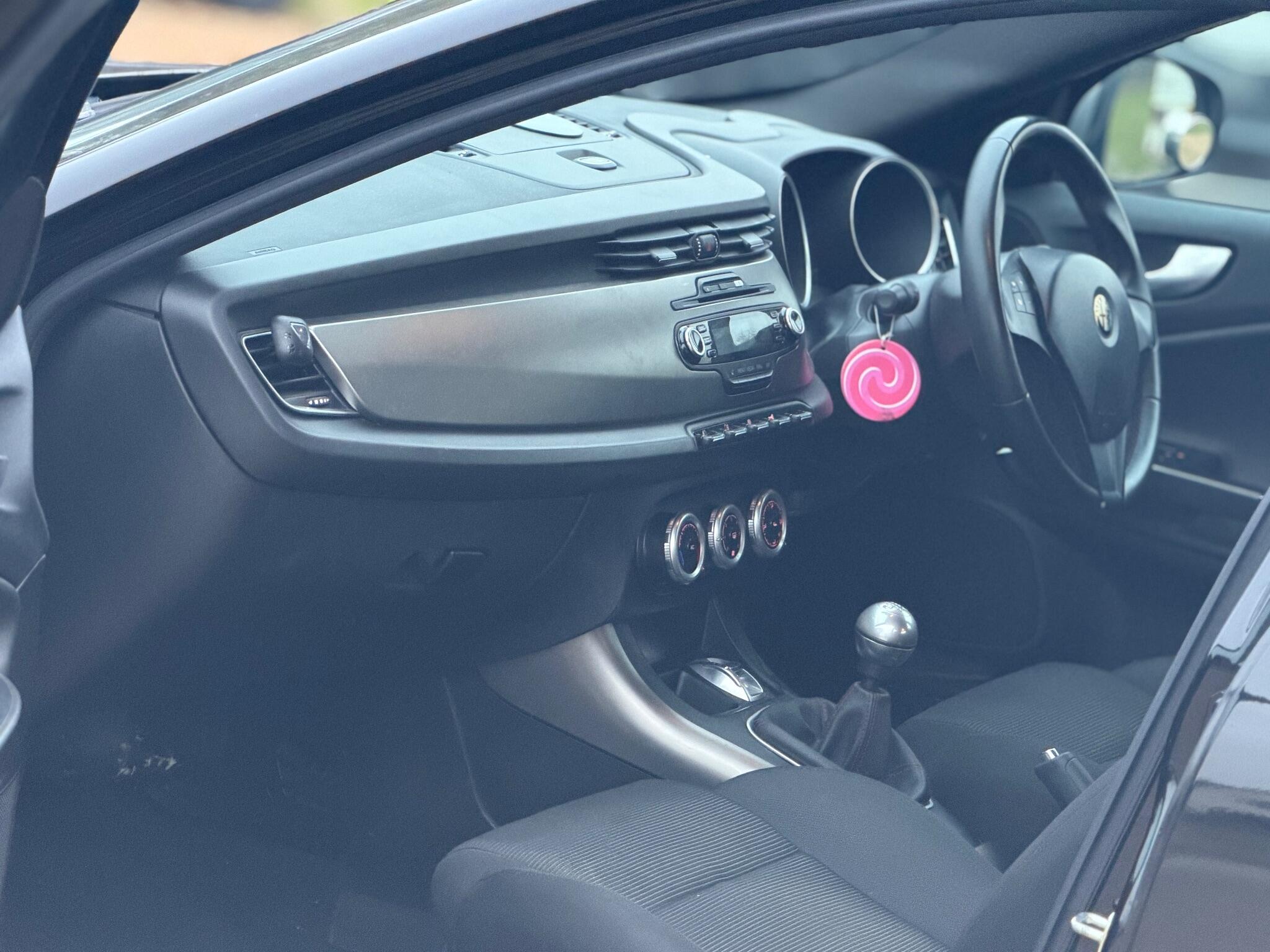 2013 Alfa Romeo Giulietta 1.6 JTDM-2 Collezione Euro 5 (s/s) 5dr image 16