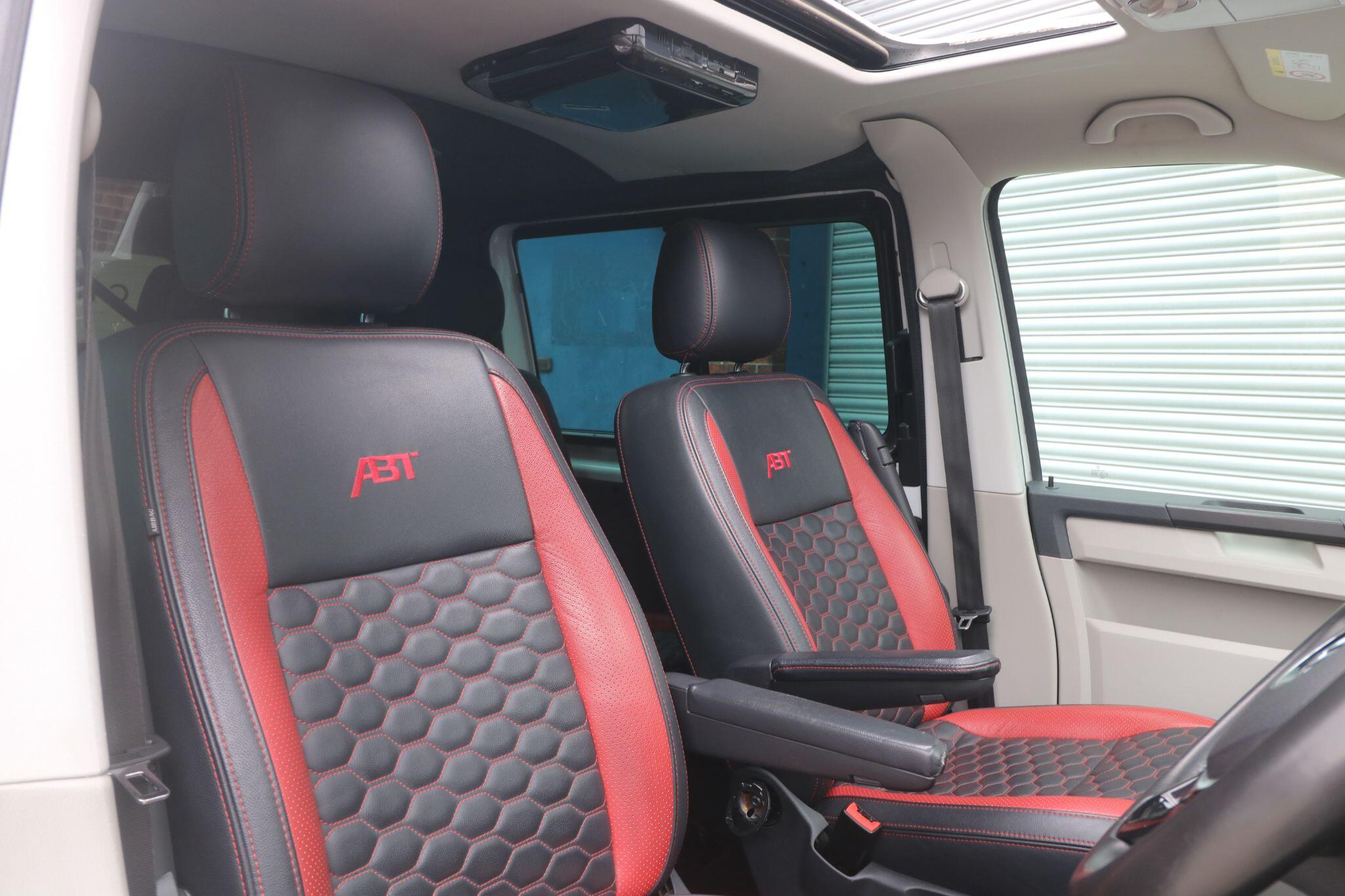 Volkswagen Transporter view 16