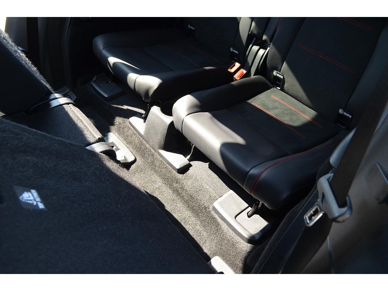 Mercedes-Benz GLB view 24