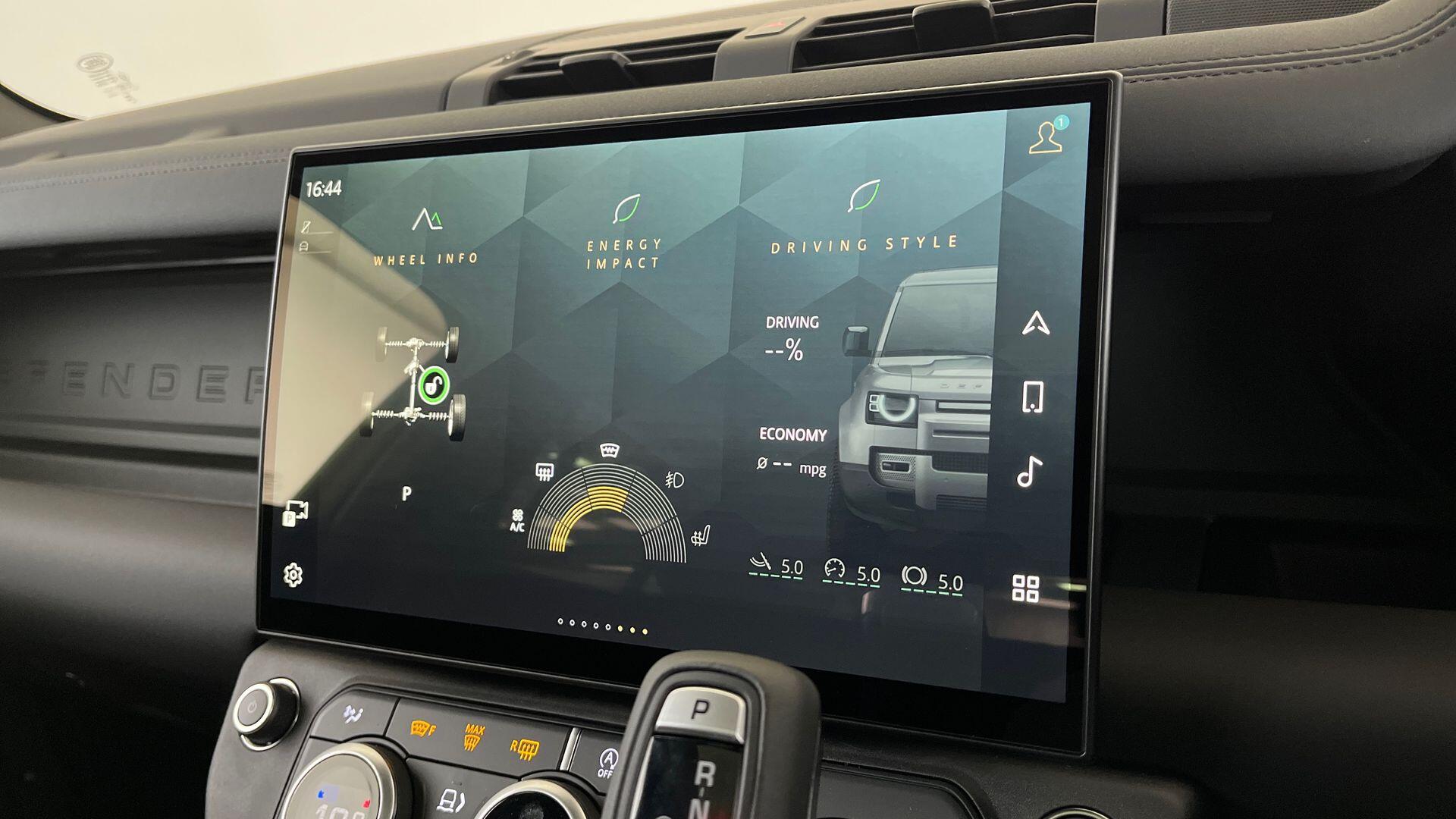 Land Rover Defender view 40