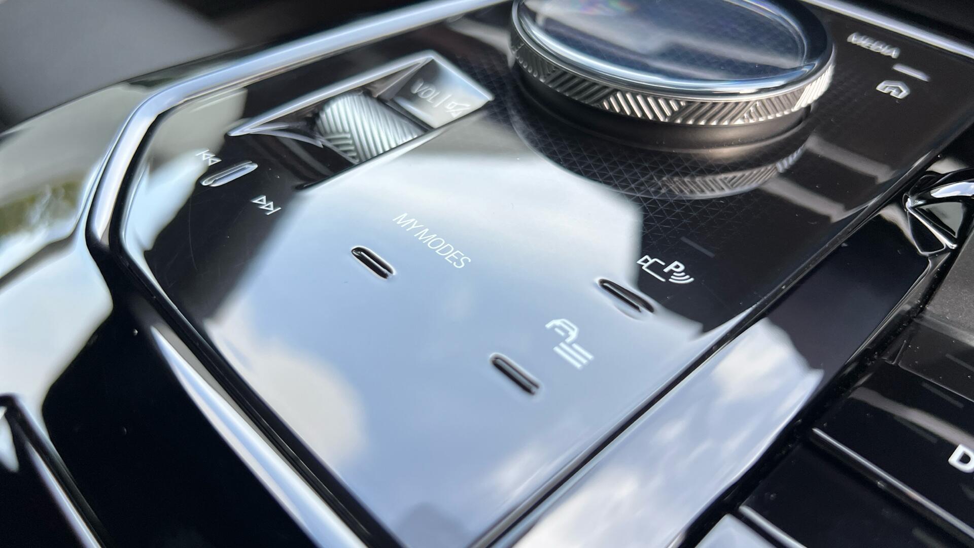 BMW i5 view 20