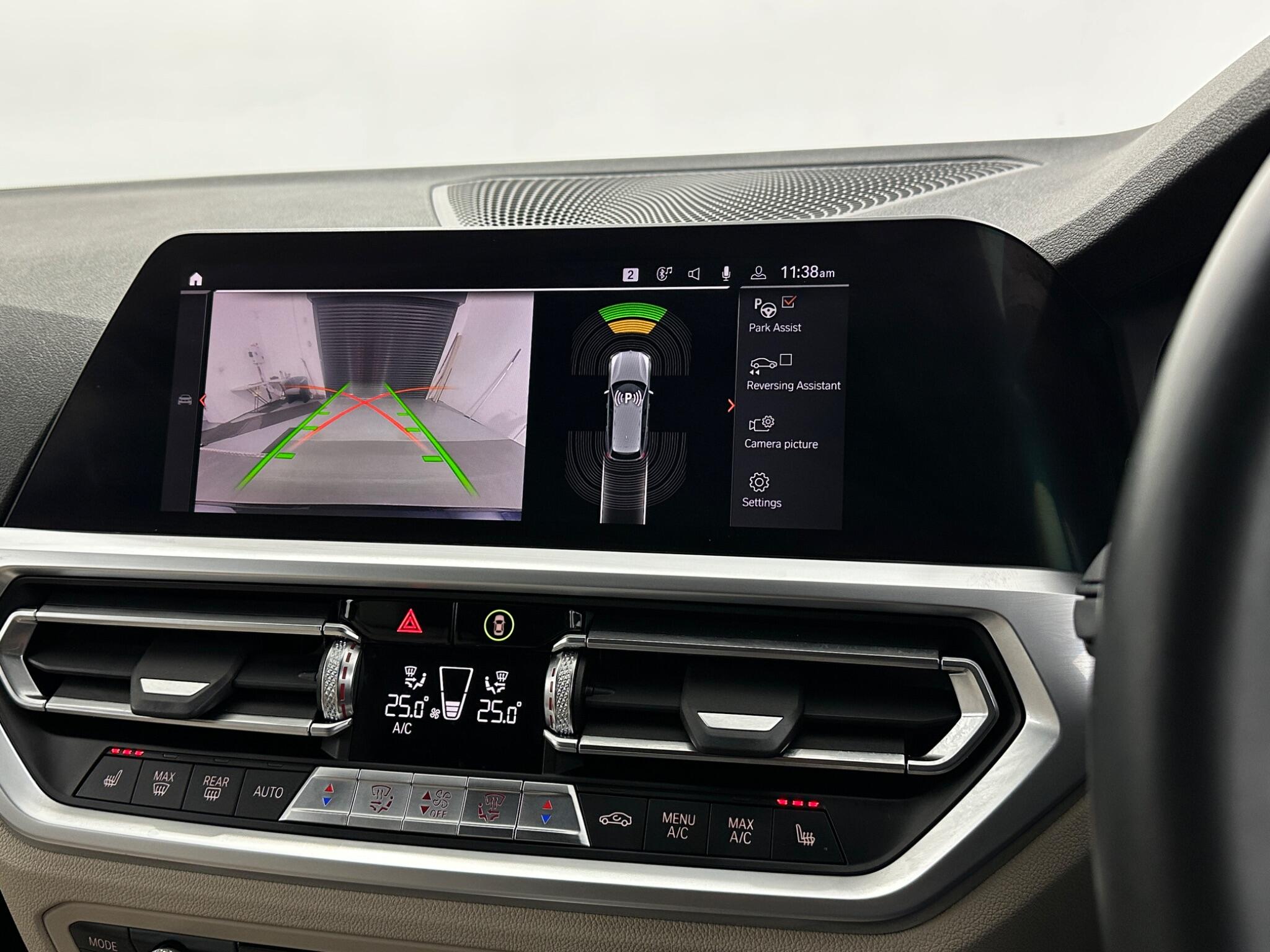 BMW 3 Series view 24