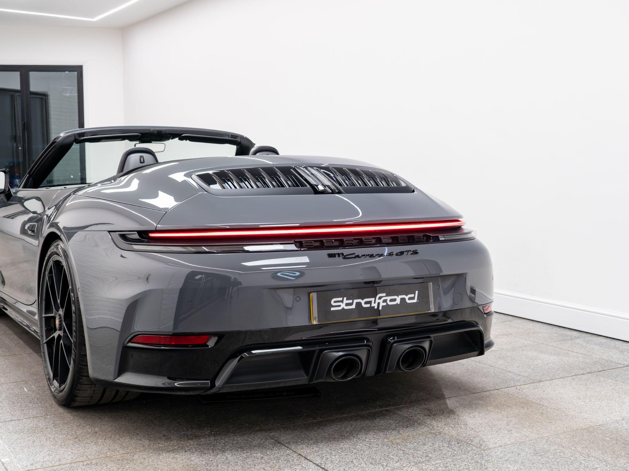 Porsche 911 view 14
