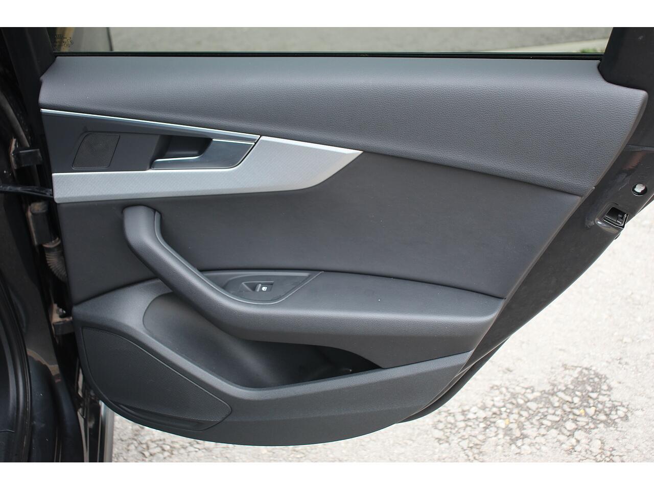 Audi A4 view 35