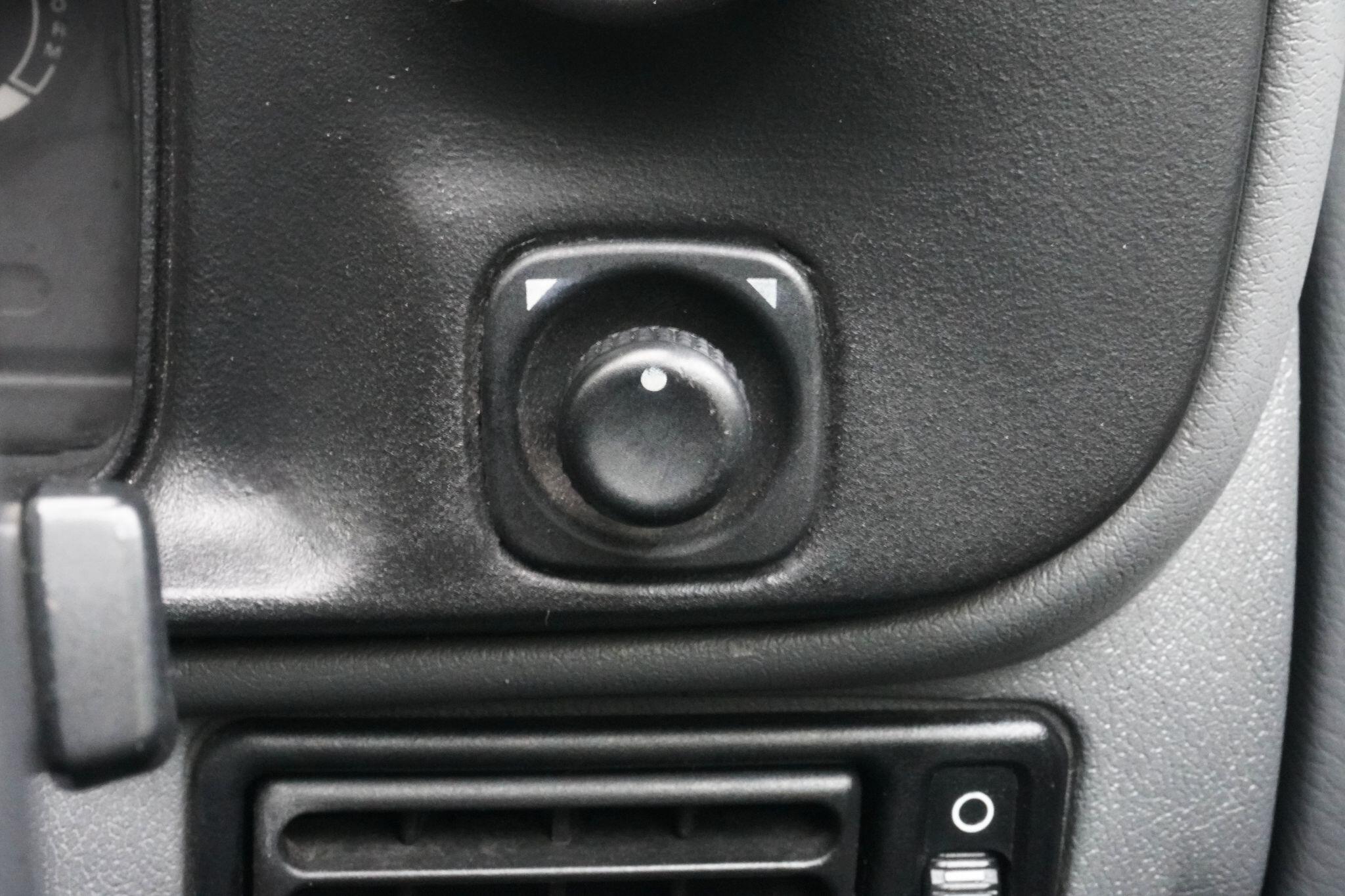 Ford Escort view 36