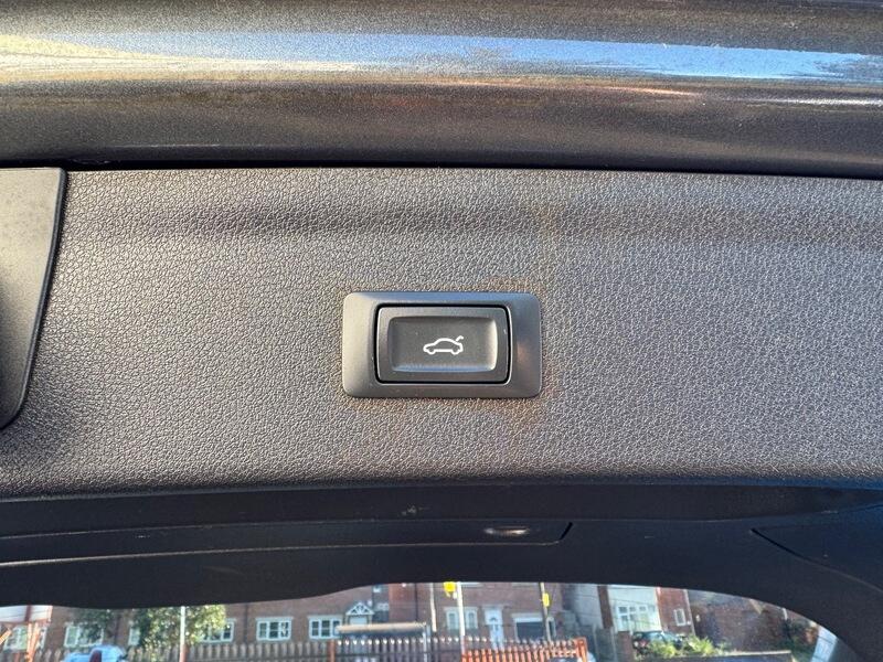 Audi Q3 view 39