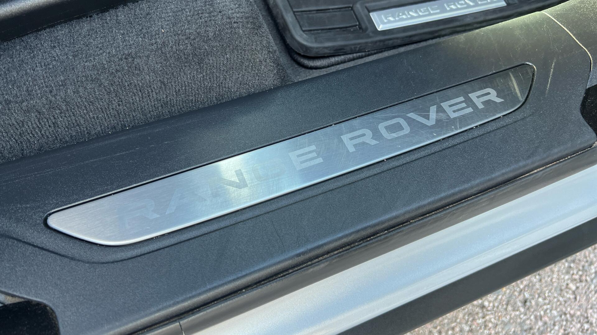 Land Rover Range Rover Velar view 25