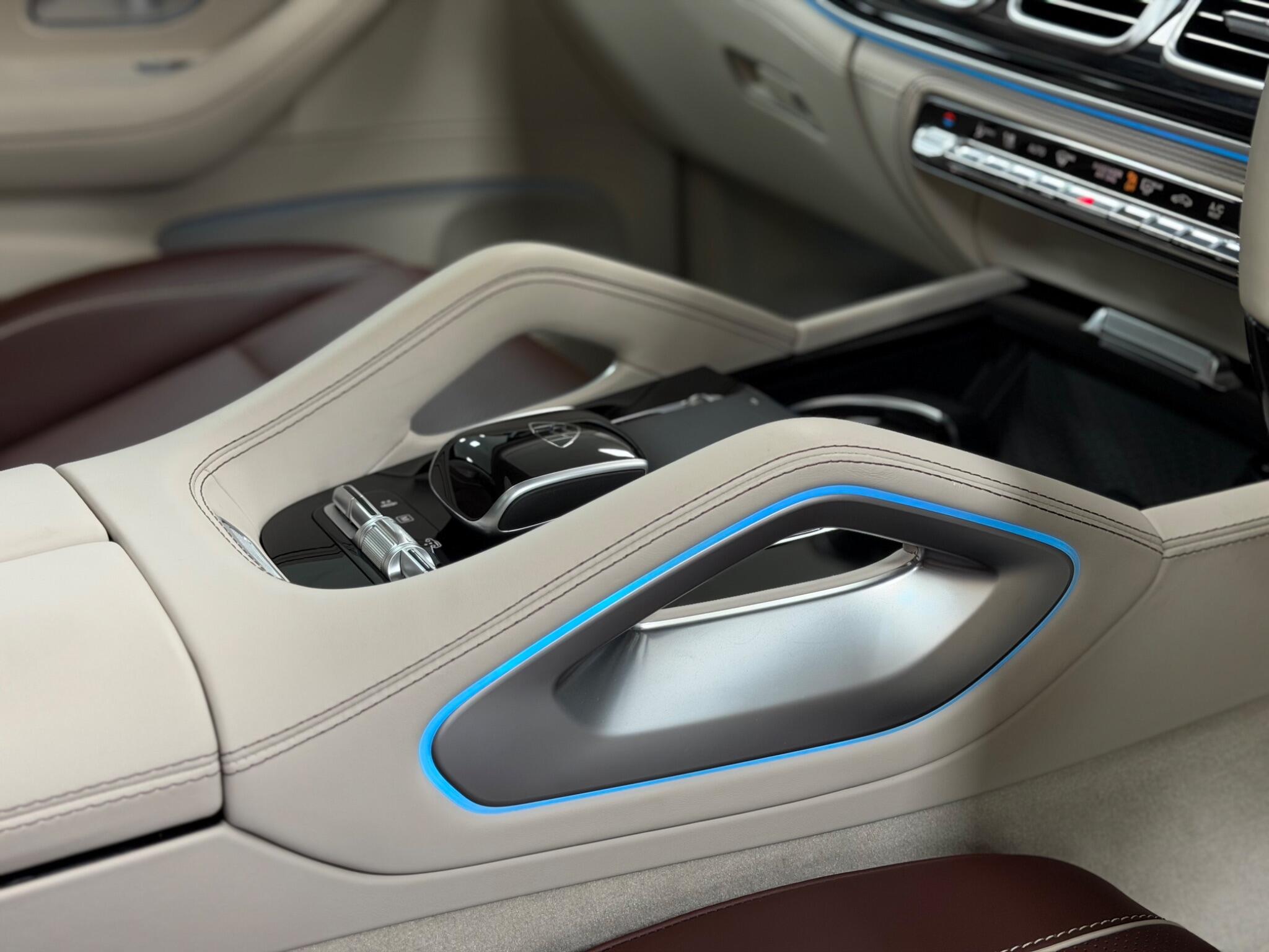 Mercedes-Benz GLS view 43