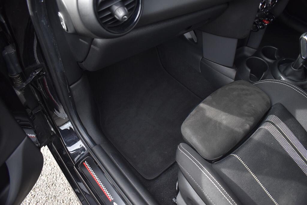 Mini Hatch view 35