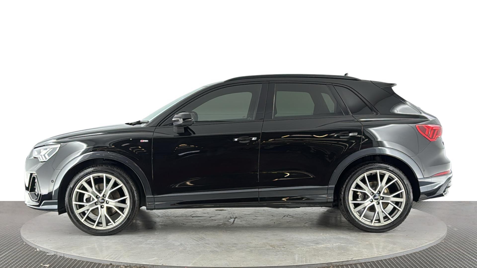 Audi Q3 view 7