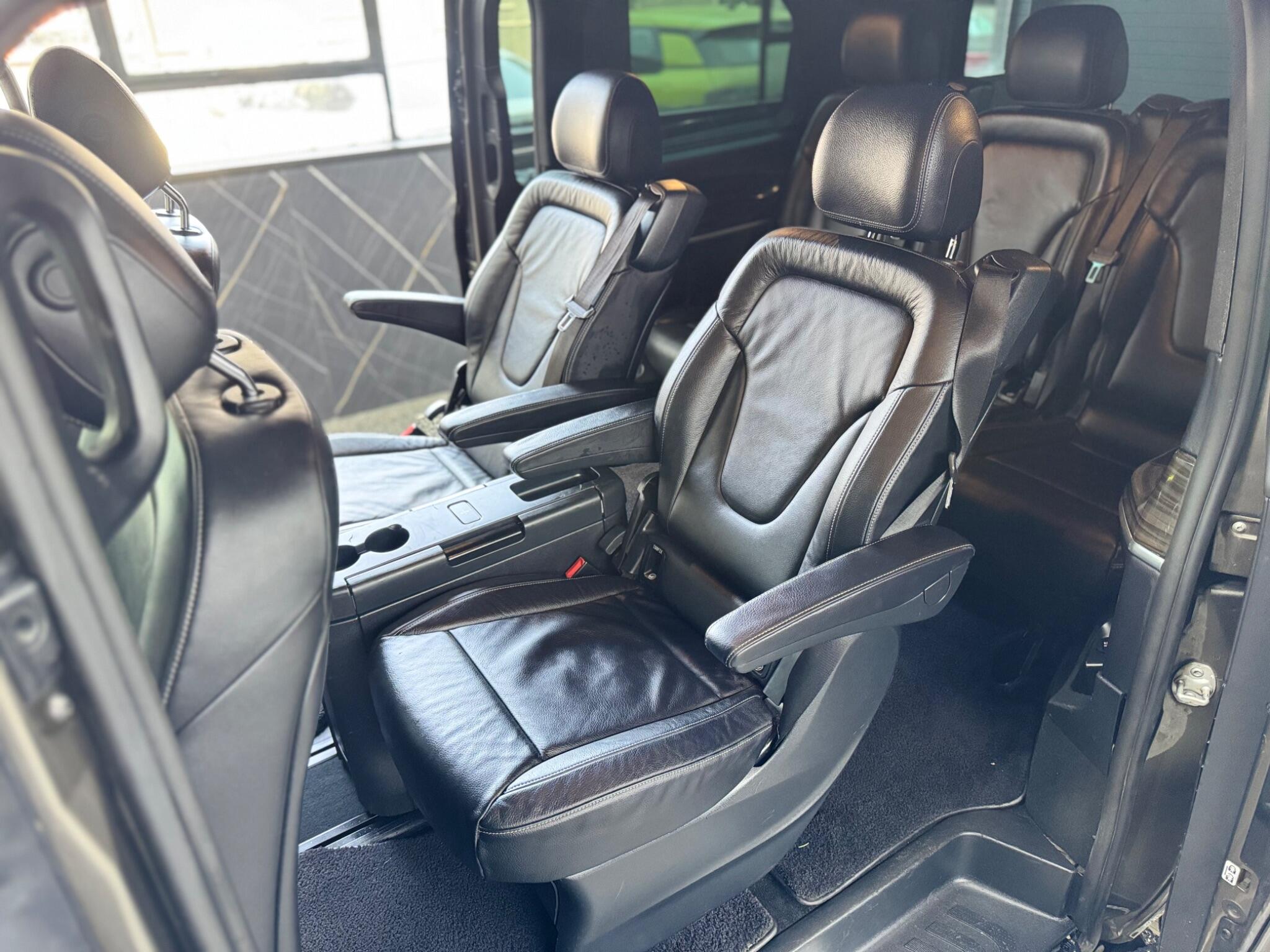 Mercedes-Benz V-Class view 39