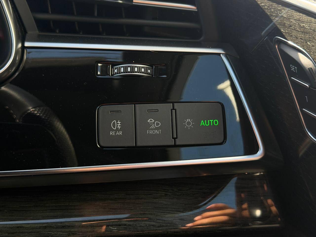 Audi Q7 view 37