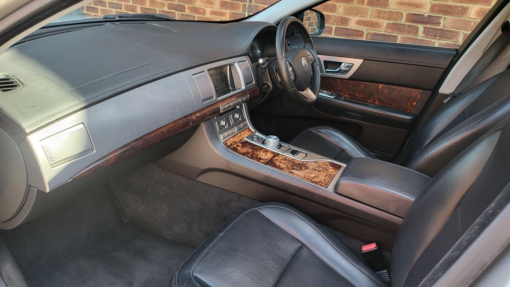 Jaguar XF view 4