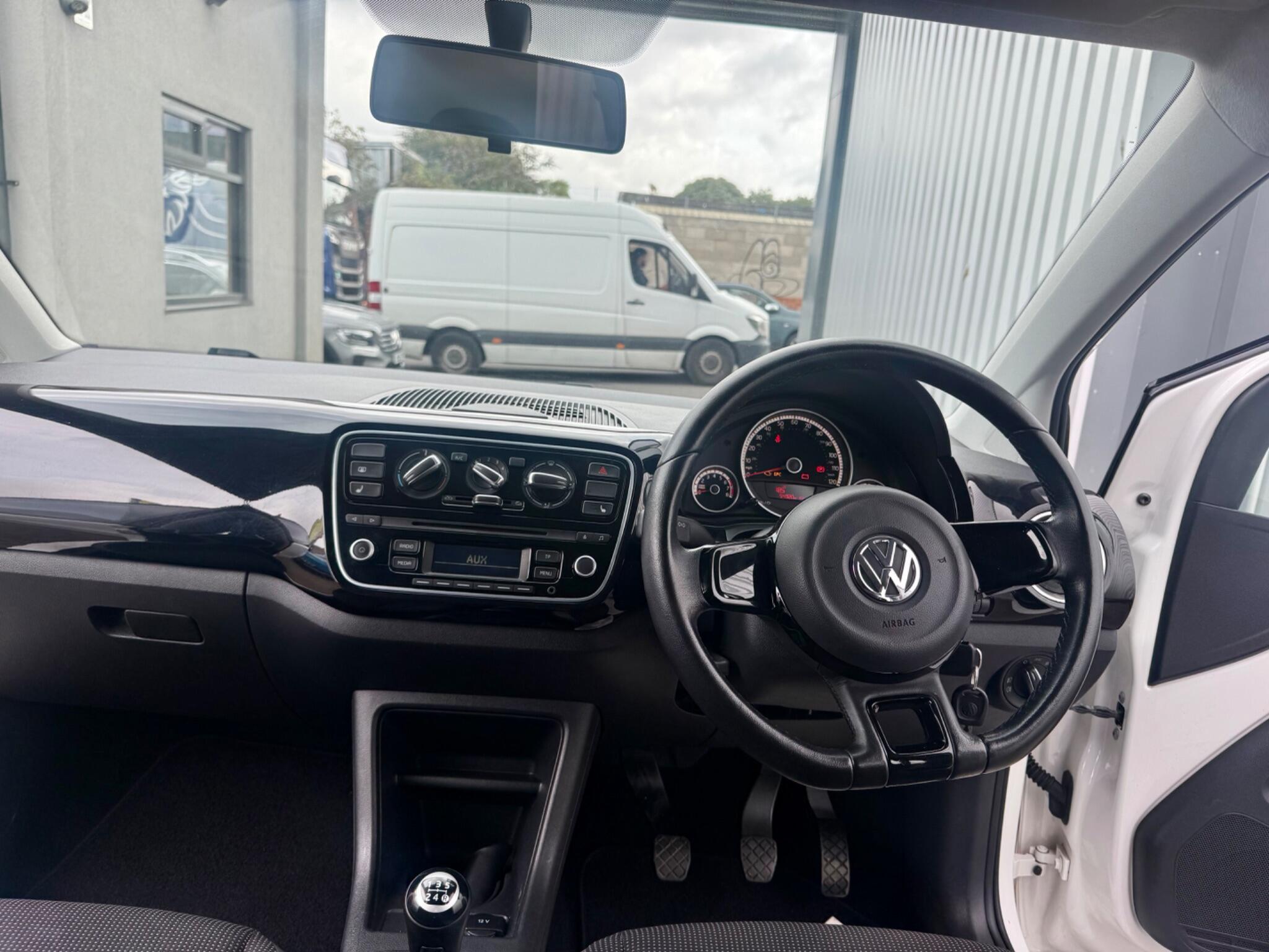 Volkswagen up! view 10