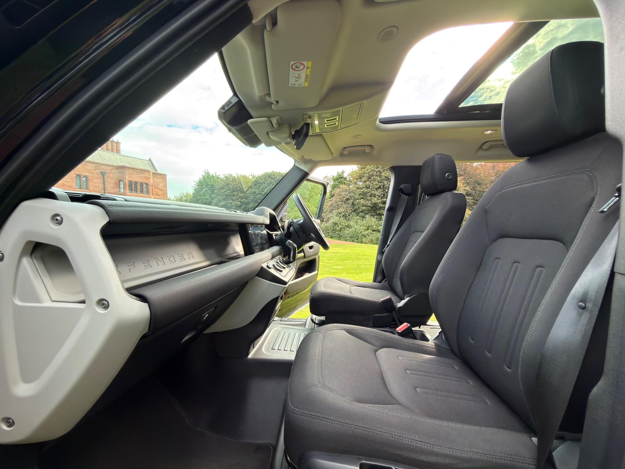 Land Rover Defender 110 view 33