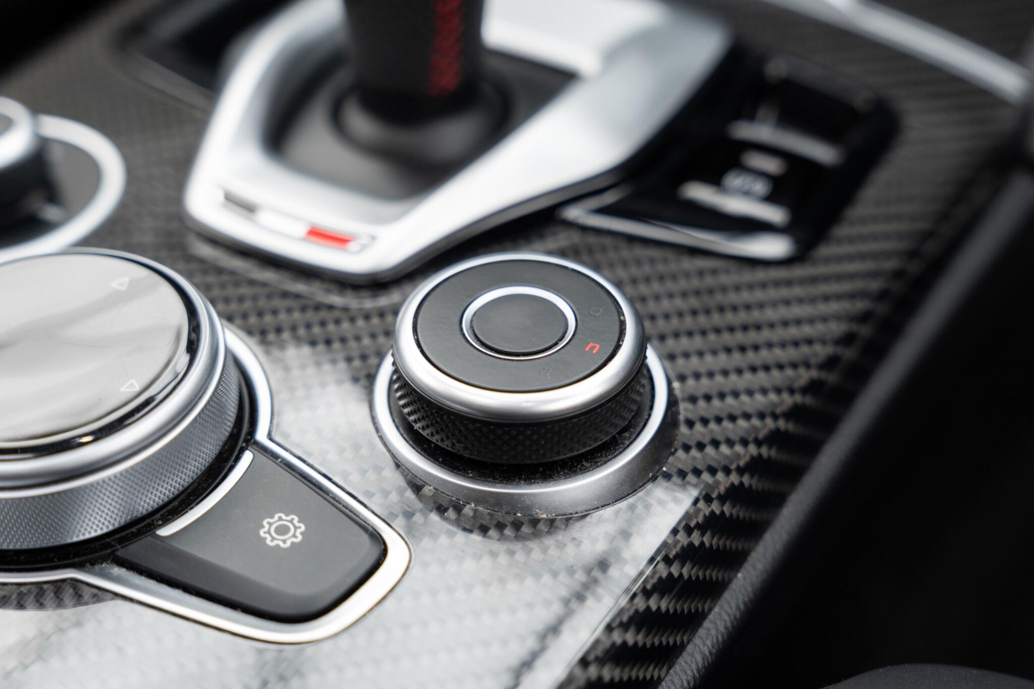 Alfa Romeo Stelvio view 42