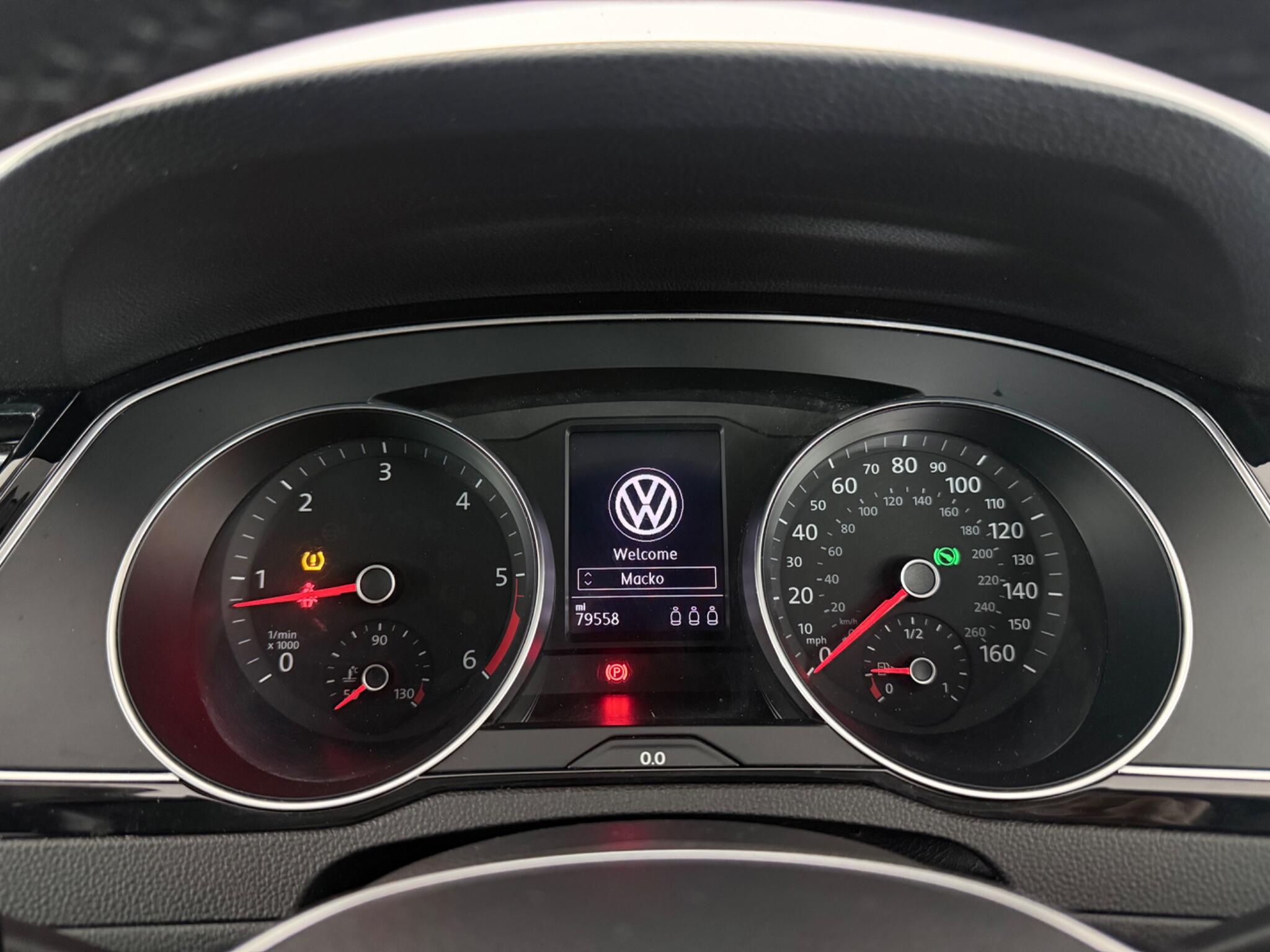Volkswagen Passat view 14