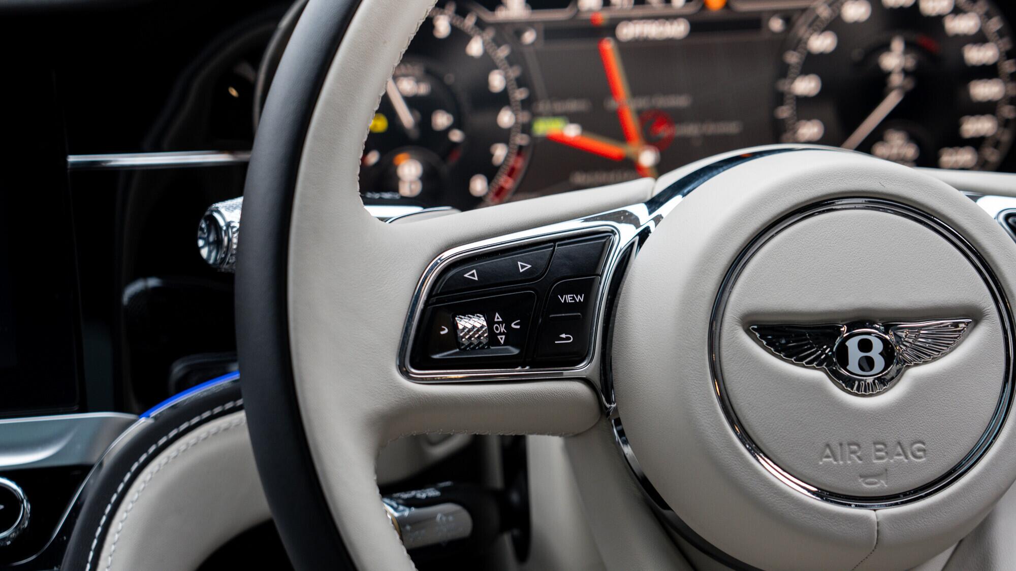 Bentley Flying Spur view 32