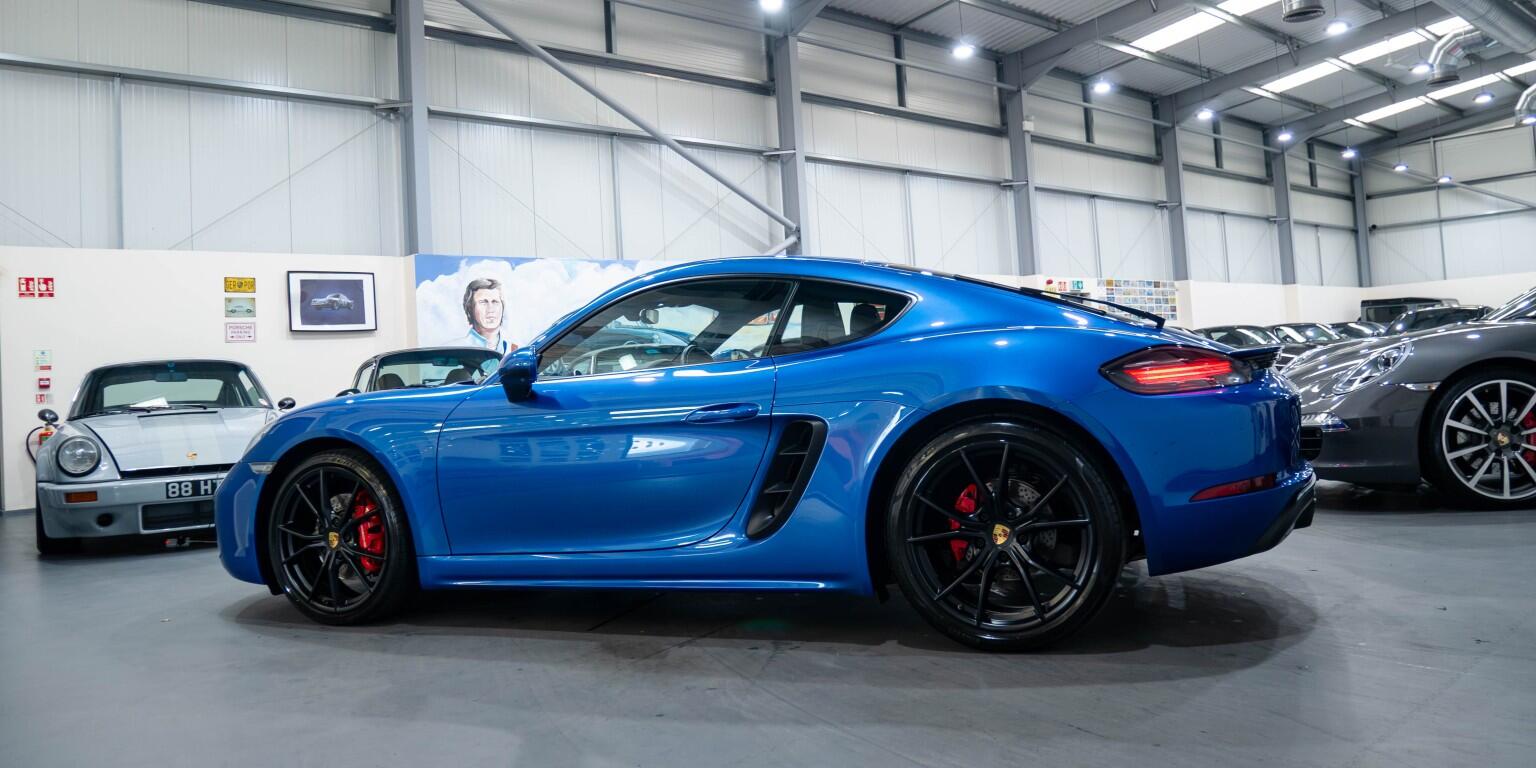 Porsche Cayman view 7