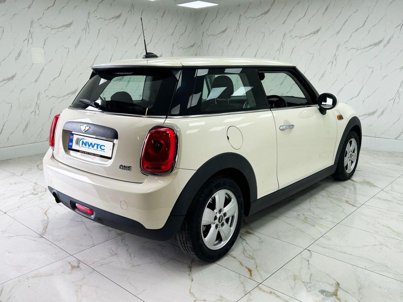 MINI Hatch view 12