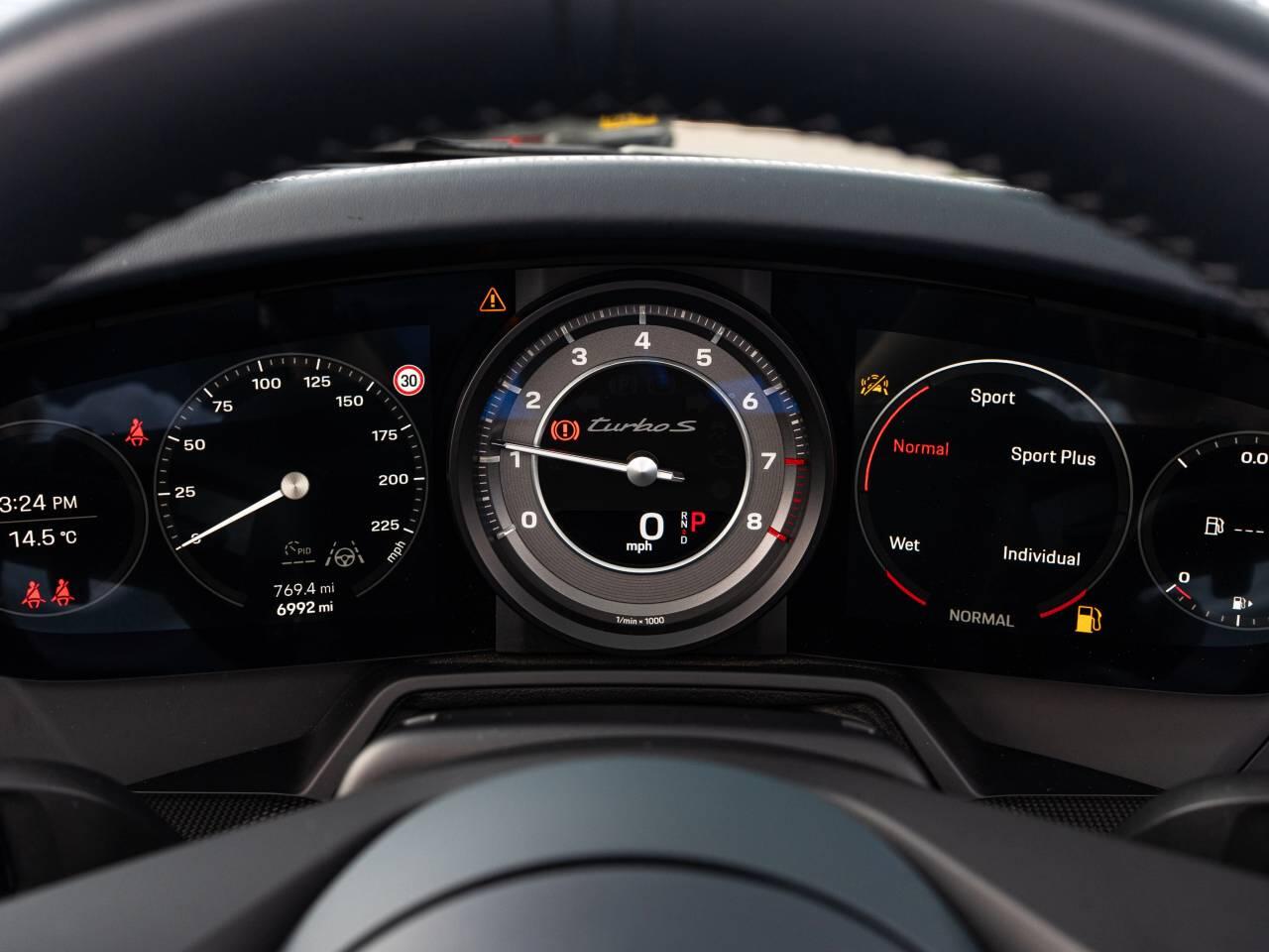 Porsche 911 view 39