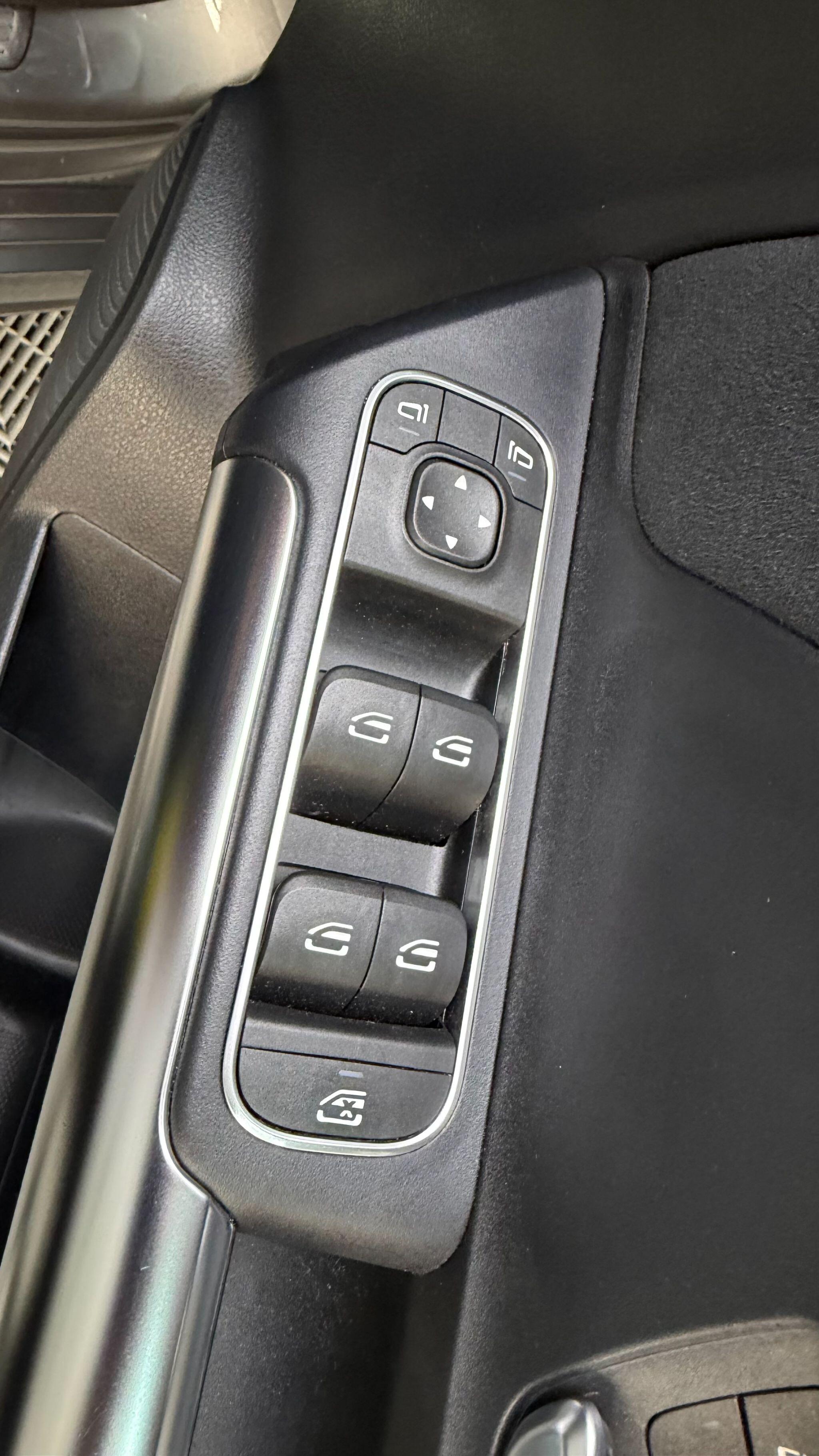 Mercedes-Benz B-Class view 13