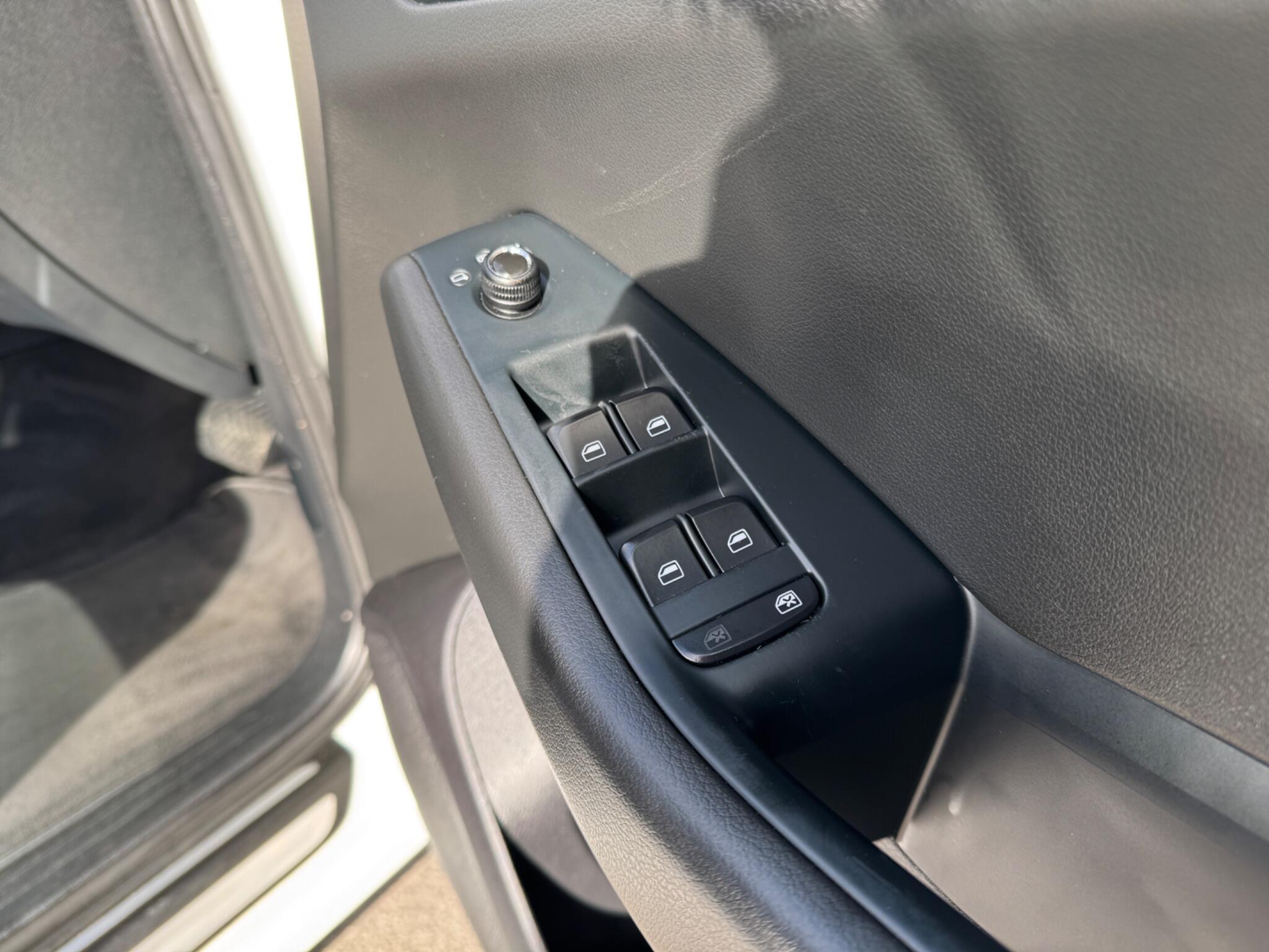 Audi Q5 view 26