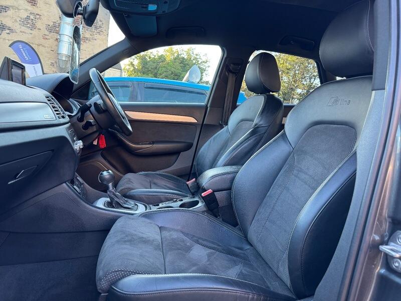 Audi Q3 view 18