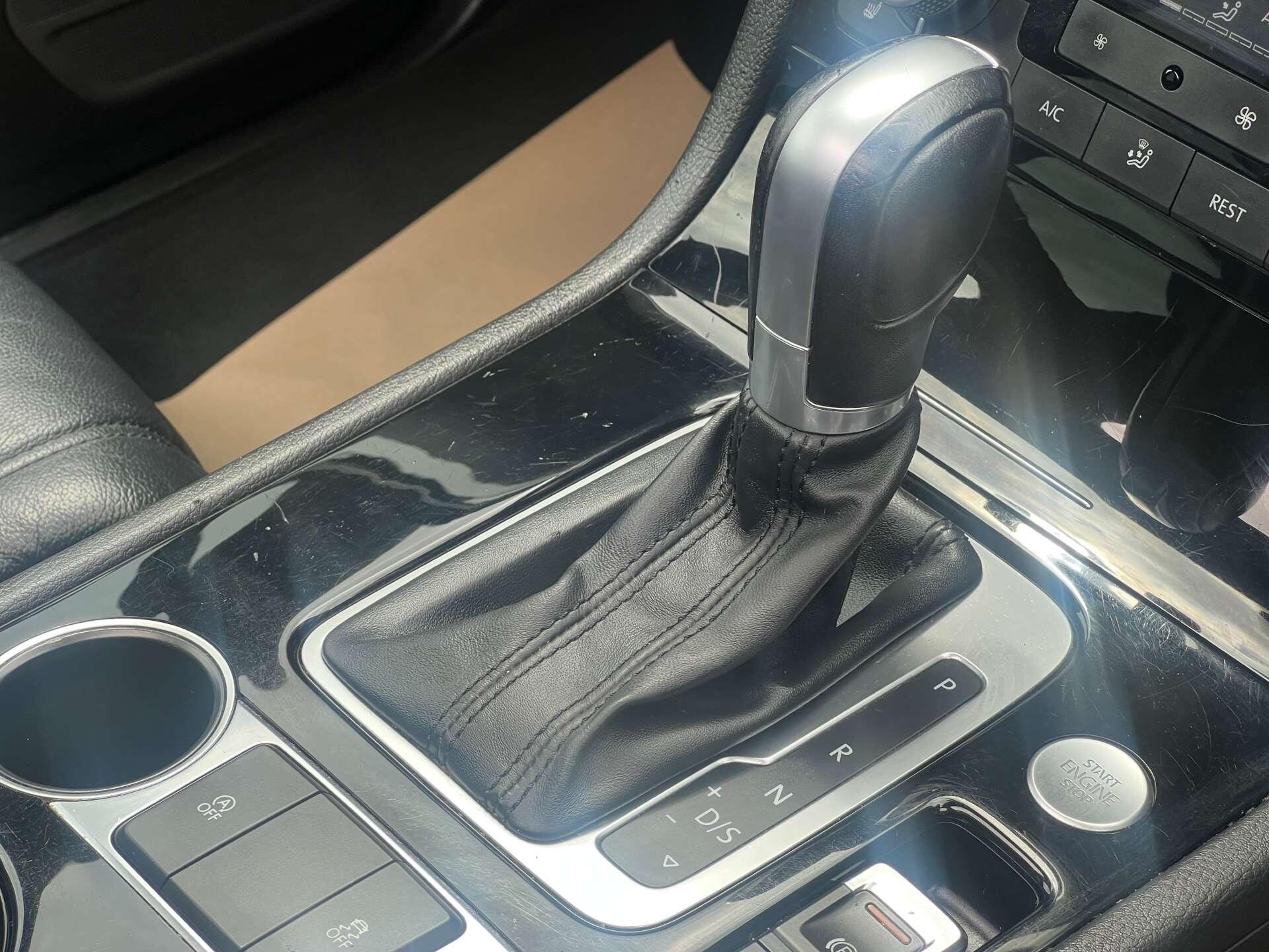 Volkswagen Touareg view 17